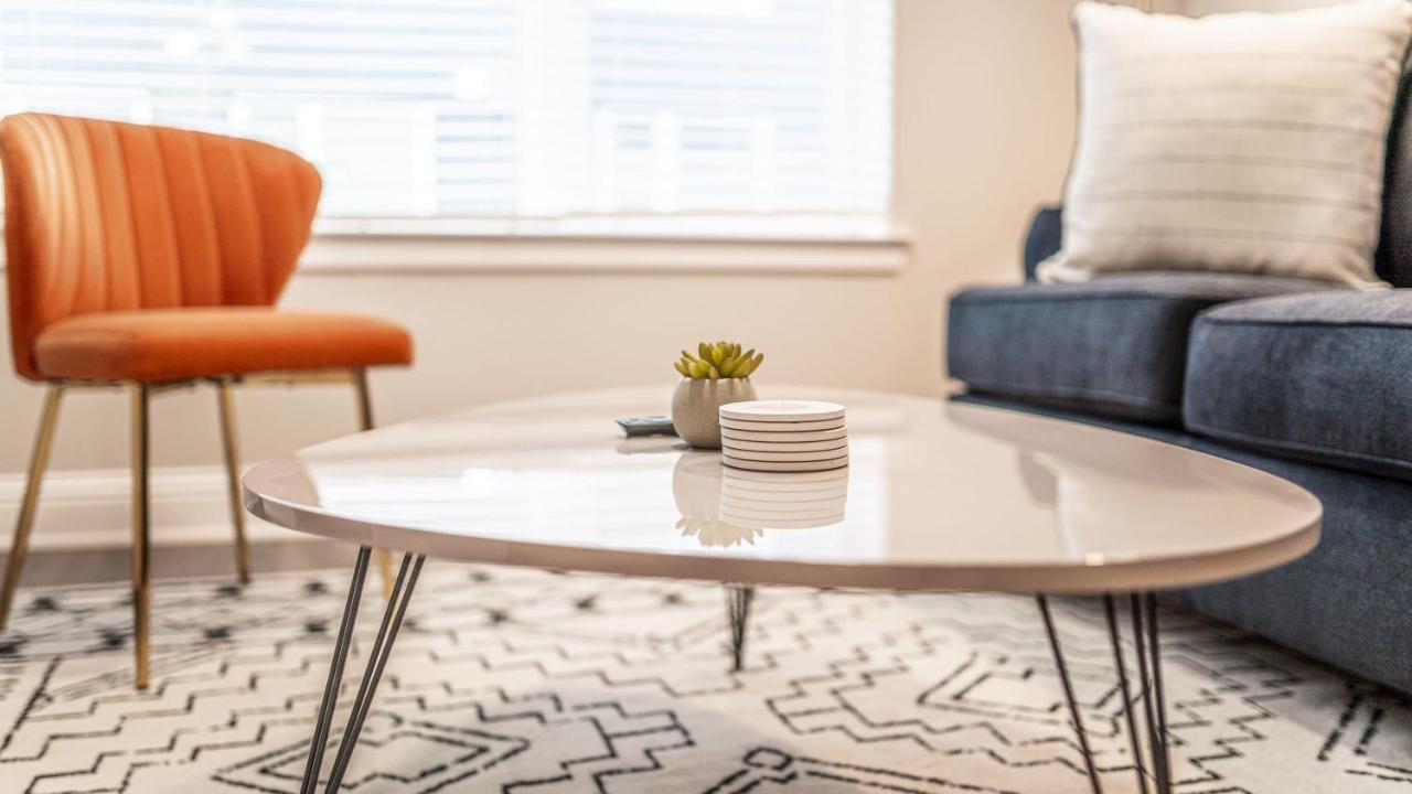 오스틴 Upscale Modern Apts - Free Parking, Fast Wifi, Courtyard 아파트 외부 사진