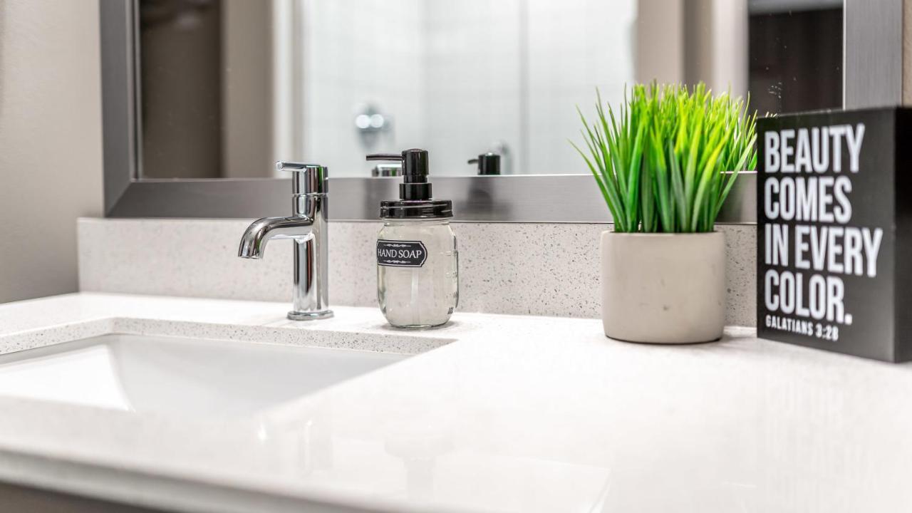 오스틴 Upscale Modern Apts - Free Parking, Fast Wifi, Courtyard 아파트 외부 사진